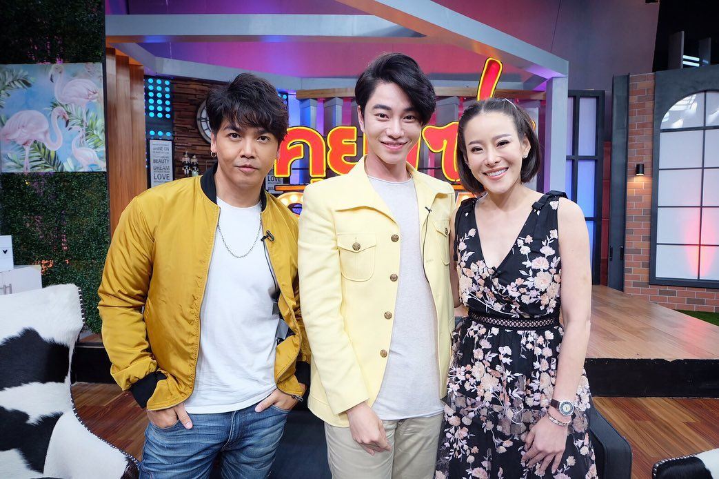 dgrie luxury balmacaan yellow pastel cropped trench jacket dgrie 4 dgrie luxury balmacaan yellow pastel cropped trench jacket dgrie 4