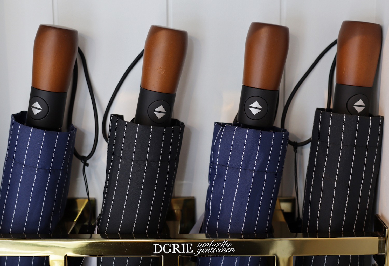 navy blue pinstripe umbrella dgrie