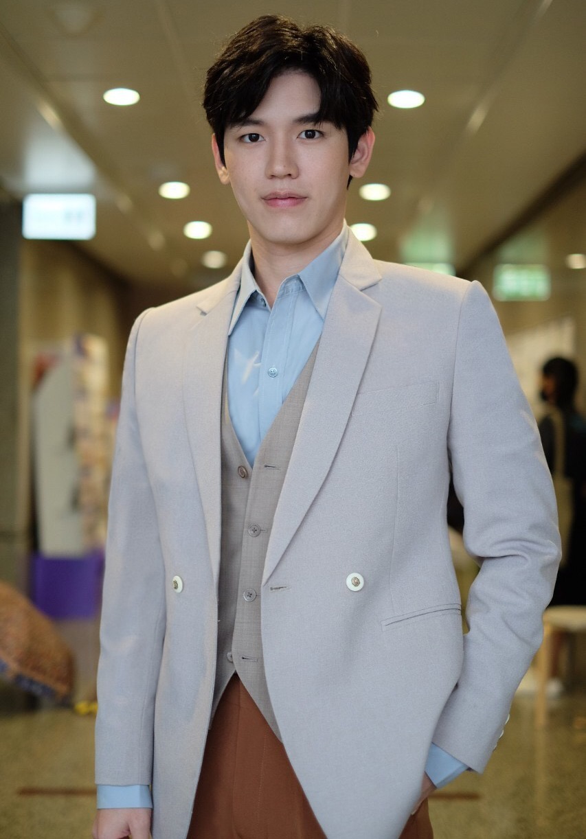 perawat chinnarat s thitipoom phuwin dgrie suits dgrie 1