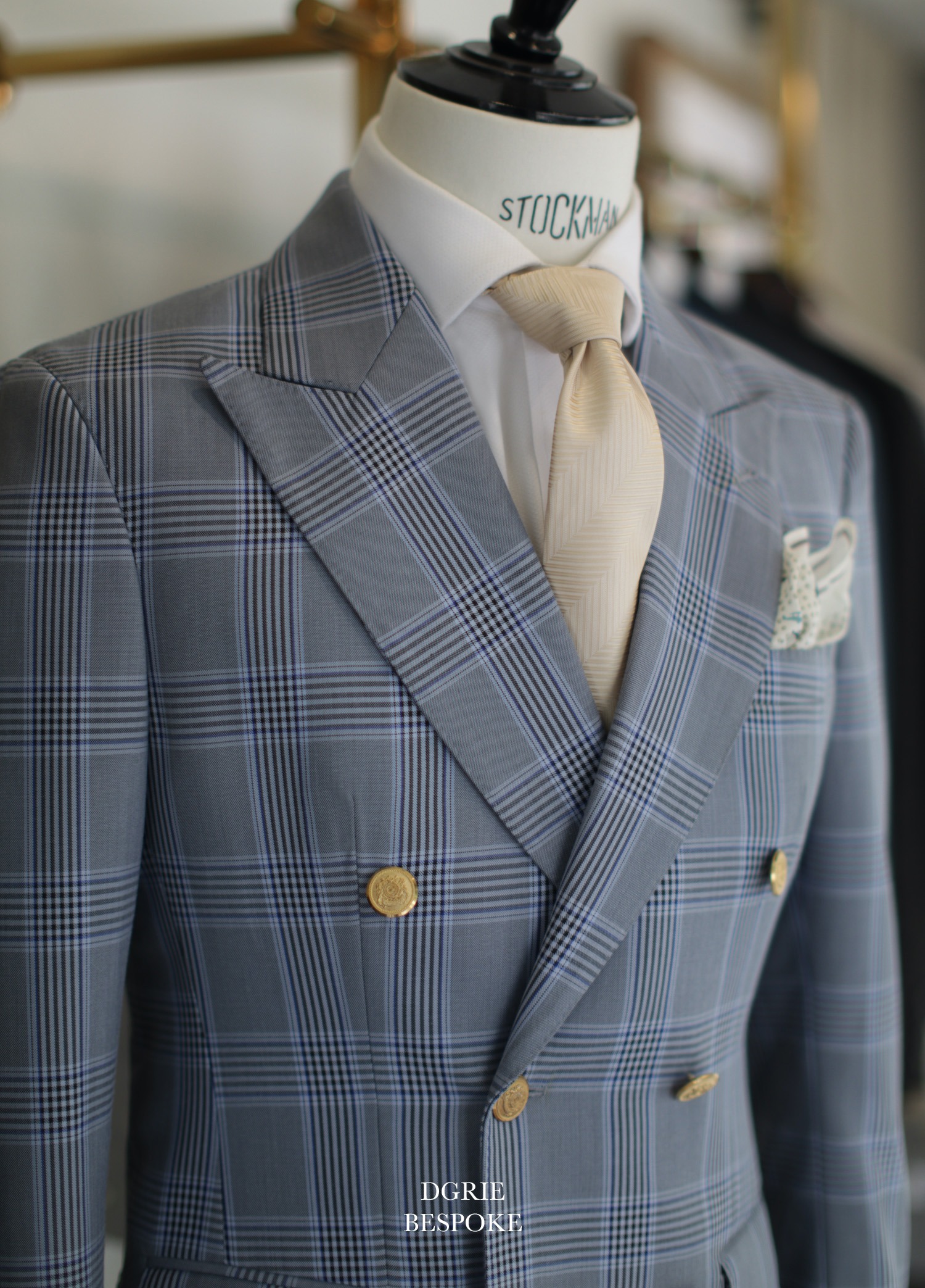 dgrie window blue with beige dgrie 1