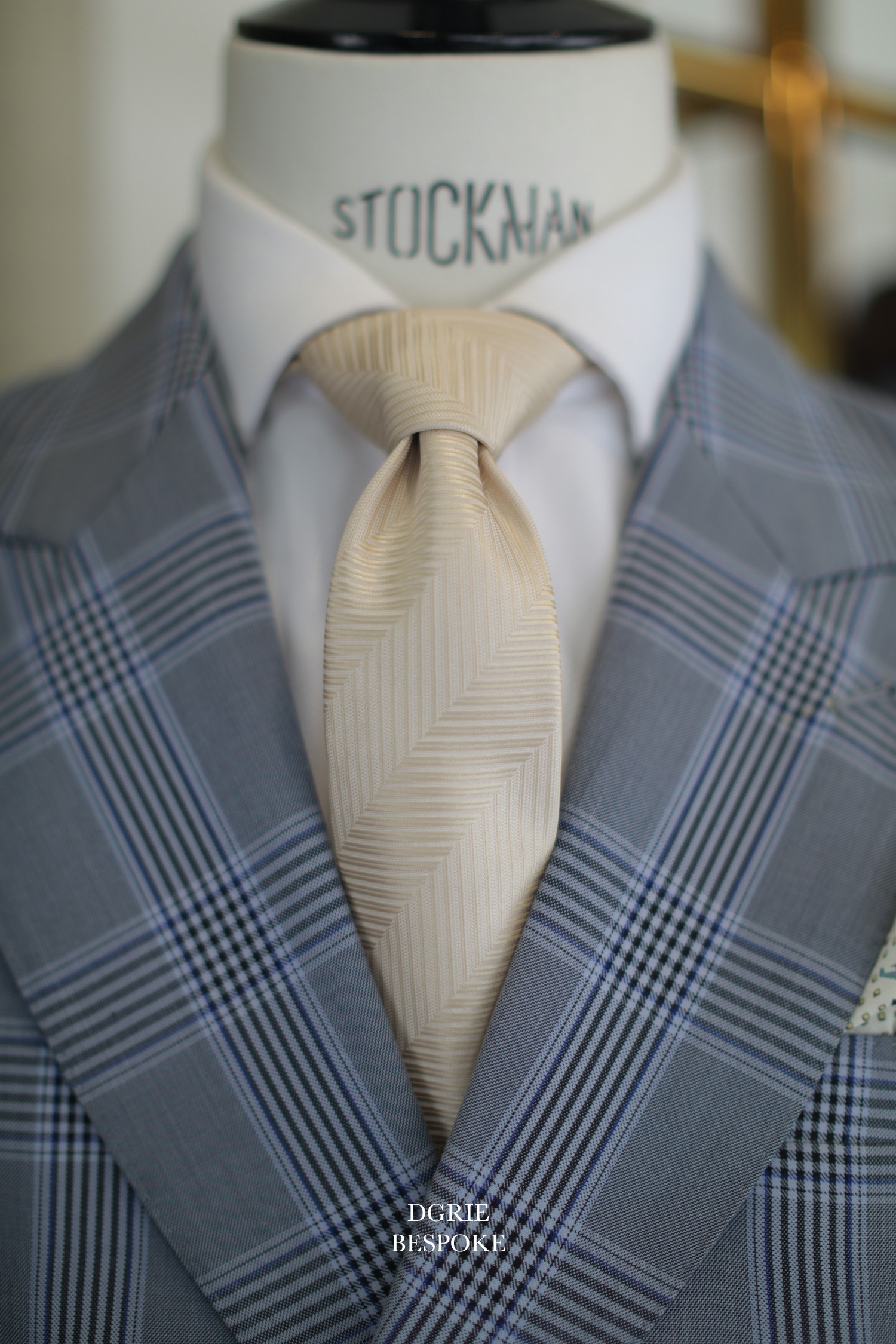 dgrie window blue with beige dgrie