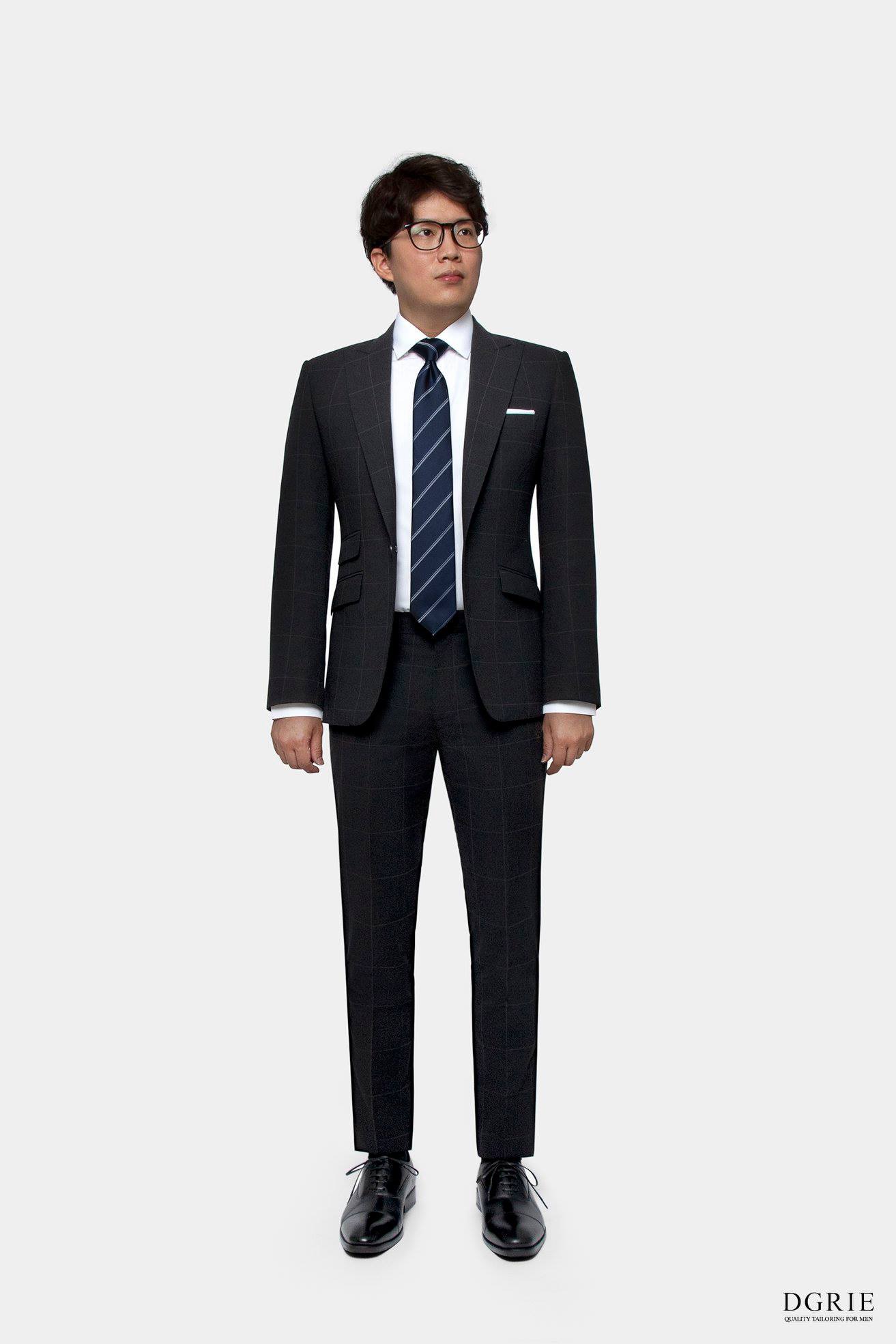 dgrie window black suit dgrie 5