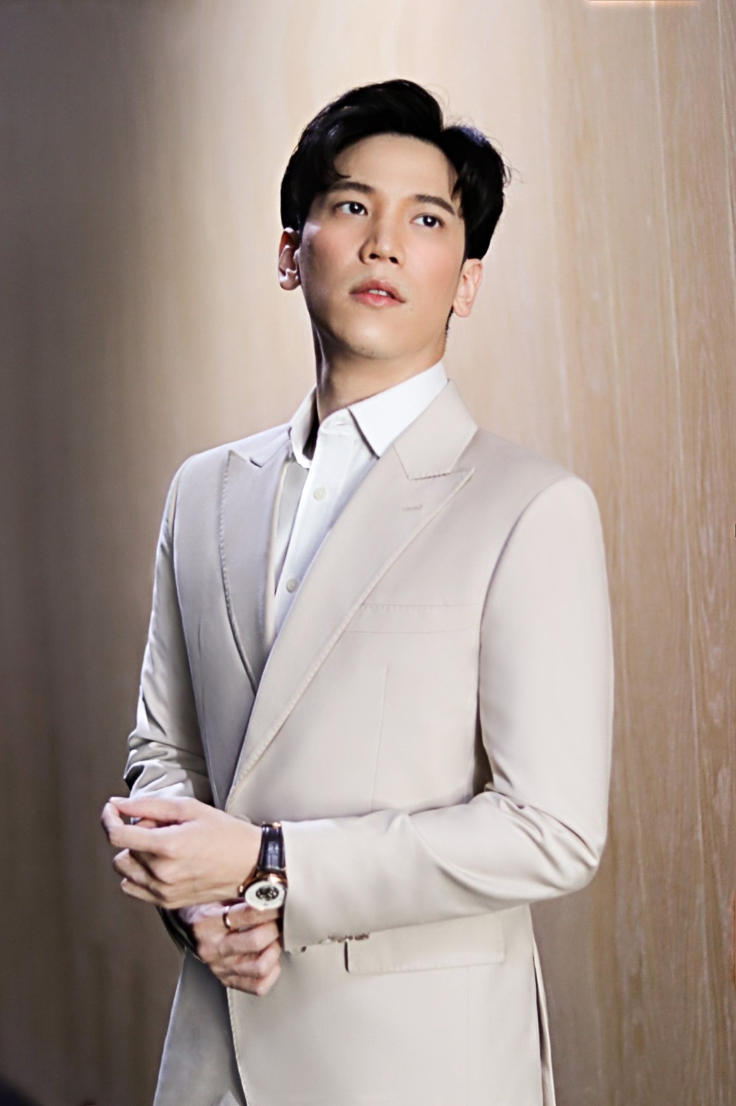 beige double breasted wide peak lapel suit dgrie 1