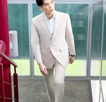 beige double breasted wide peak lapel suit 2 dgrie 1