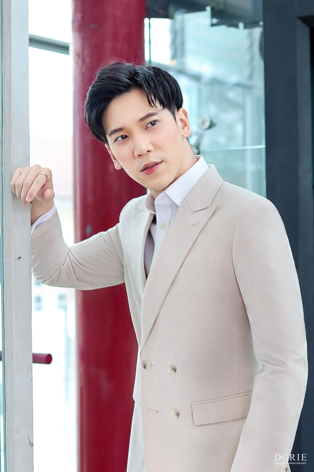 beige double breasted wide peak lapel suit 2 dgrie 2