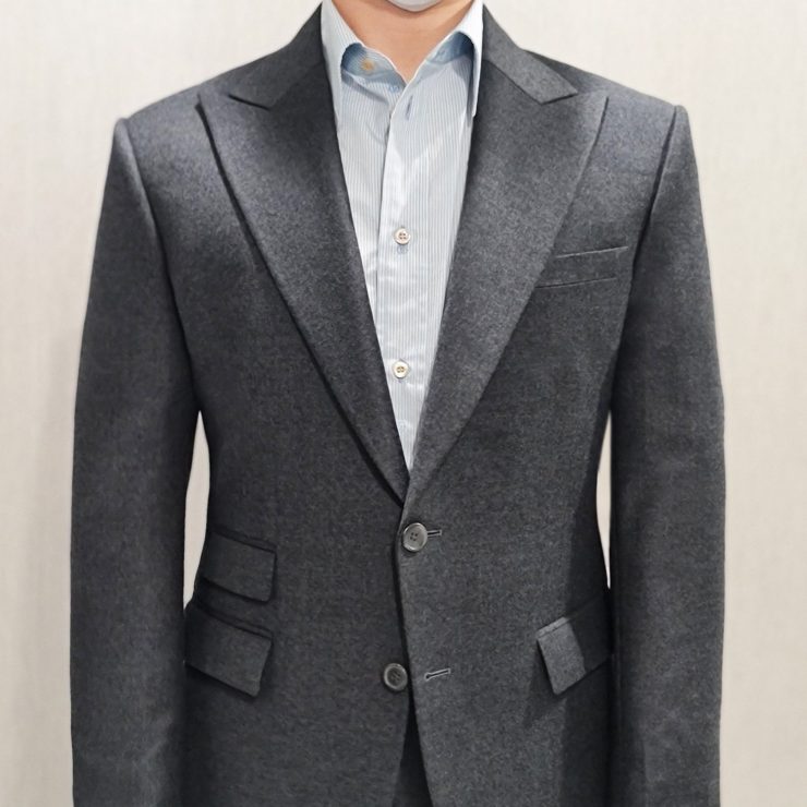 Flannel Grey Peak Lapel Suit: เสื้อสูทปกแหลม สีเทา 100% Wool 7 flannel grey peak lapel suit 100 wool dgrie 1
