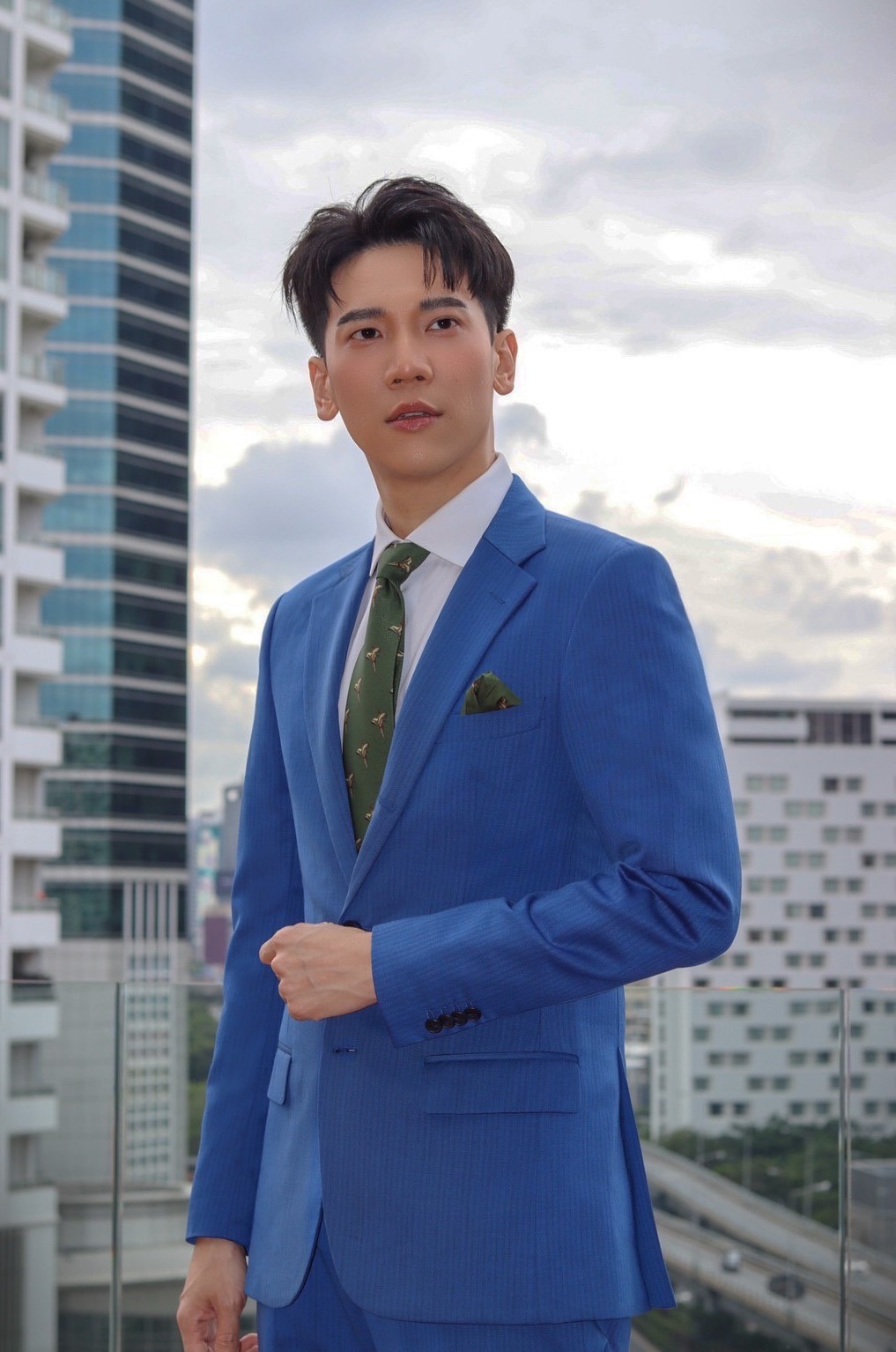 dgrie spotlight blue sui dgrie 2