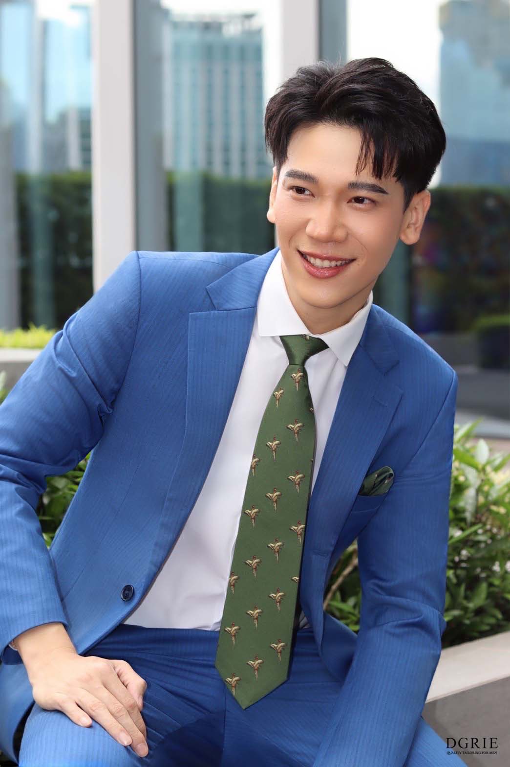 dgrie spotlight blue sui dgrie 3