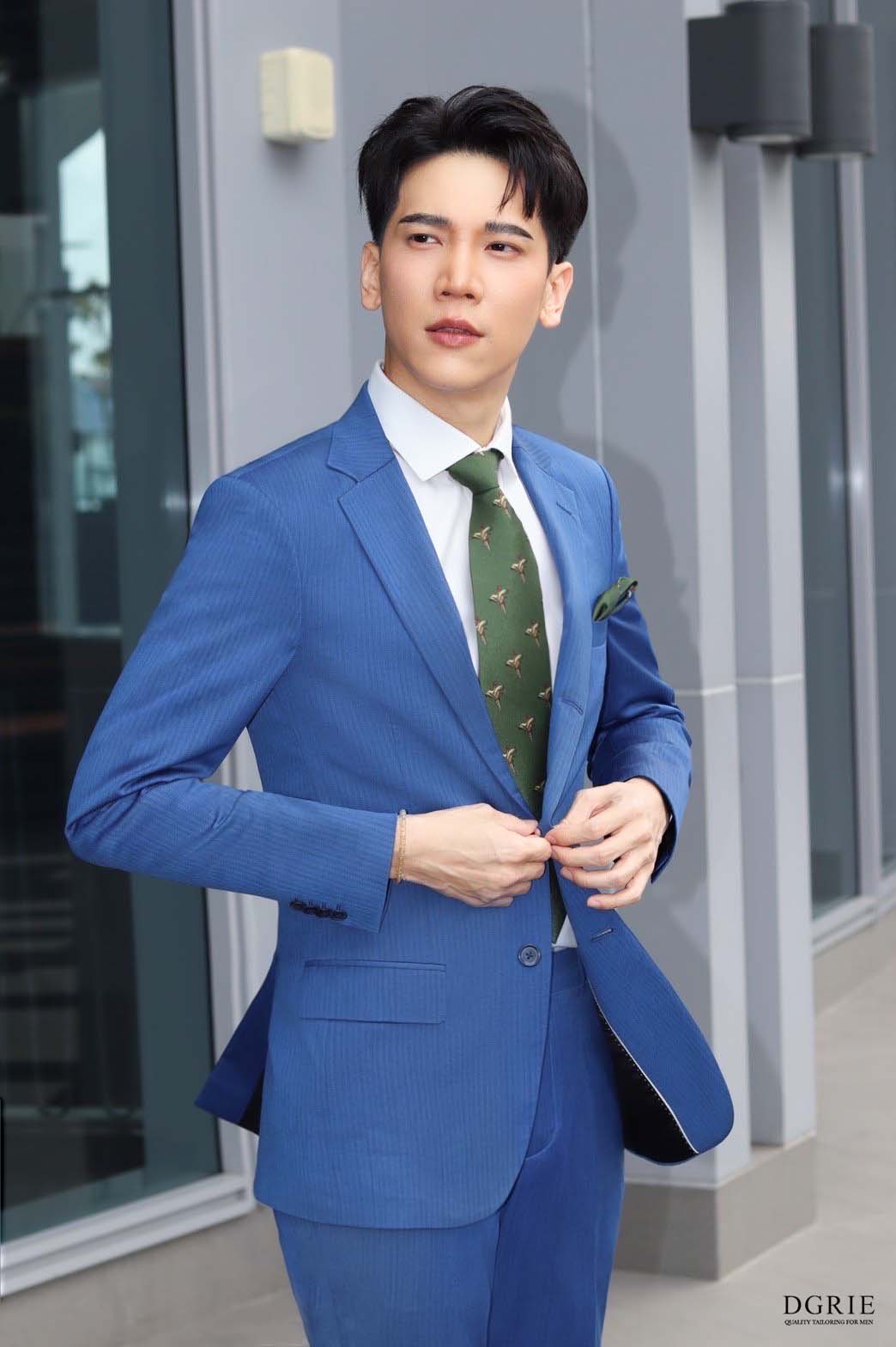 dgrie spotlight blue sui dgrie