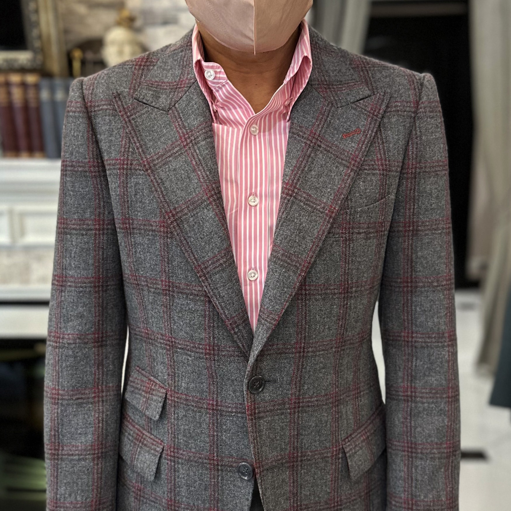 ตัดสูทวินเทจ ตัดสูทสีเทาตารางแดง: Grey Italy Wool Flannel Red Window 1 grey italy wool flannel red window dgrie 4