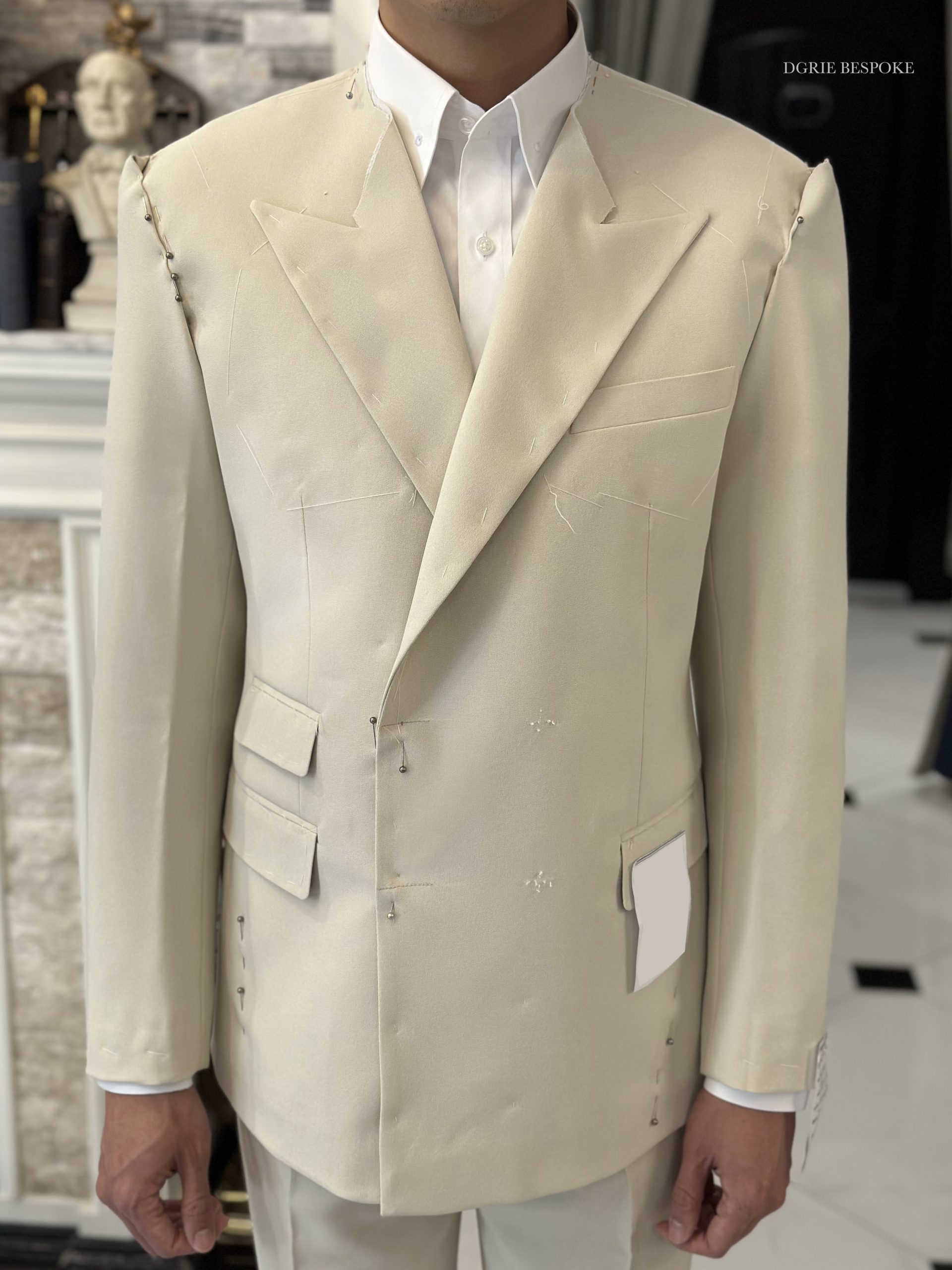 fitting clean beige double breasted suit dgrie