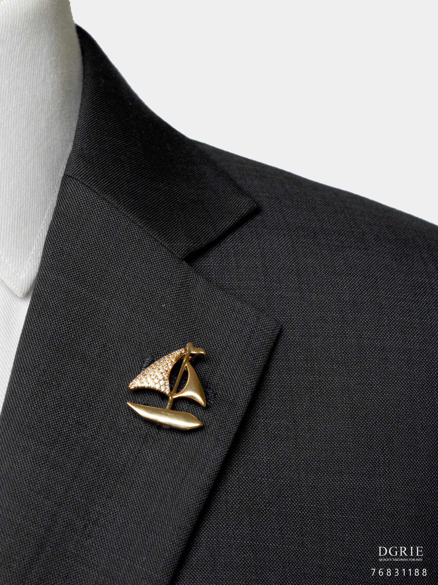 เข็มกลัดเรือใบเพชร สีทอง DGRIE - Golden Sailboat Sparkle Brooch