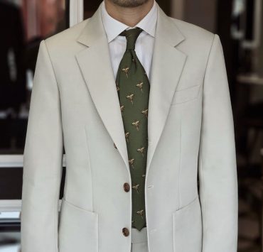 ตัดสูทสีขาวครีม สไตล์ลำลอง DGRIE Ivory White Wool Italy Suits