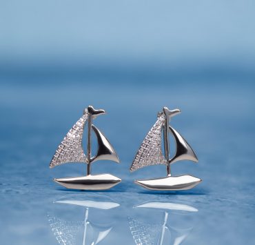 เข็มกลัดเรือใบเพชร DGRIE - Silver Sailboat Sparkle Brooch