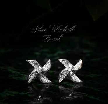 เข็มกลัดติดปกสูท กังหันลมสีทองสี่แฉก Silver Wind Turbine Sparkle Brooch
