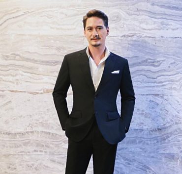 DGRIE Spotlight : อนันดา Ananda Everingham Classic Black Suits
