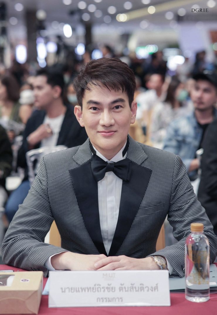 DGRIE Spotlight: 2 Tone Tuxedo Wool Dinner Suit