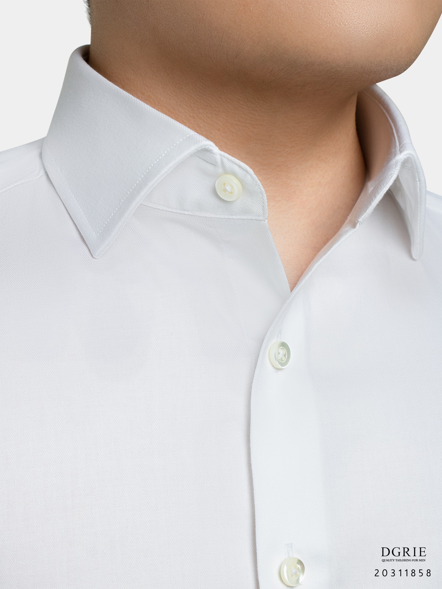เสื้อเชิ้ตสีขาว ผ้าคอตตอล รุ่นพรีเมี่ยม Exclusive Cotton White Spread Collar Shirt