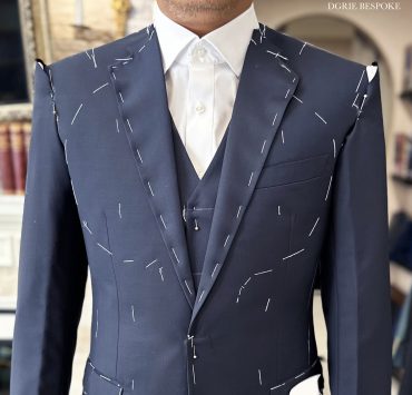 Fitting 3 Piece Navy Suits ตัดสูททางการแบบสามชิ้น