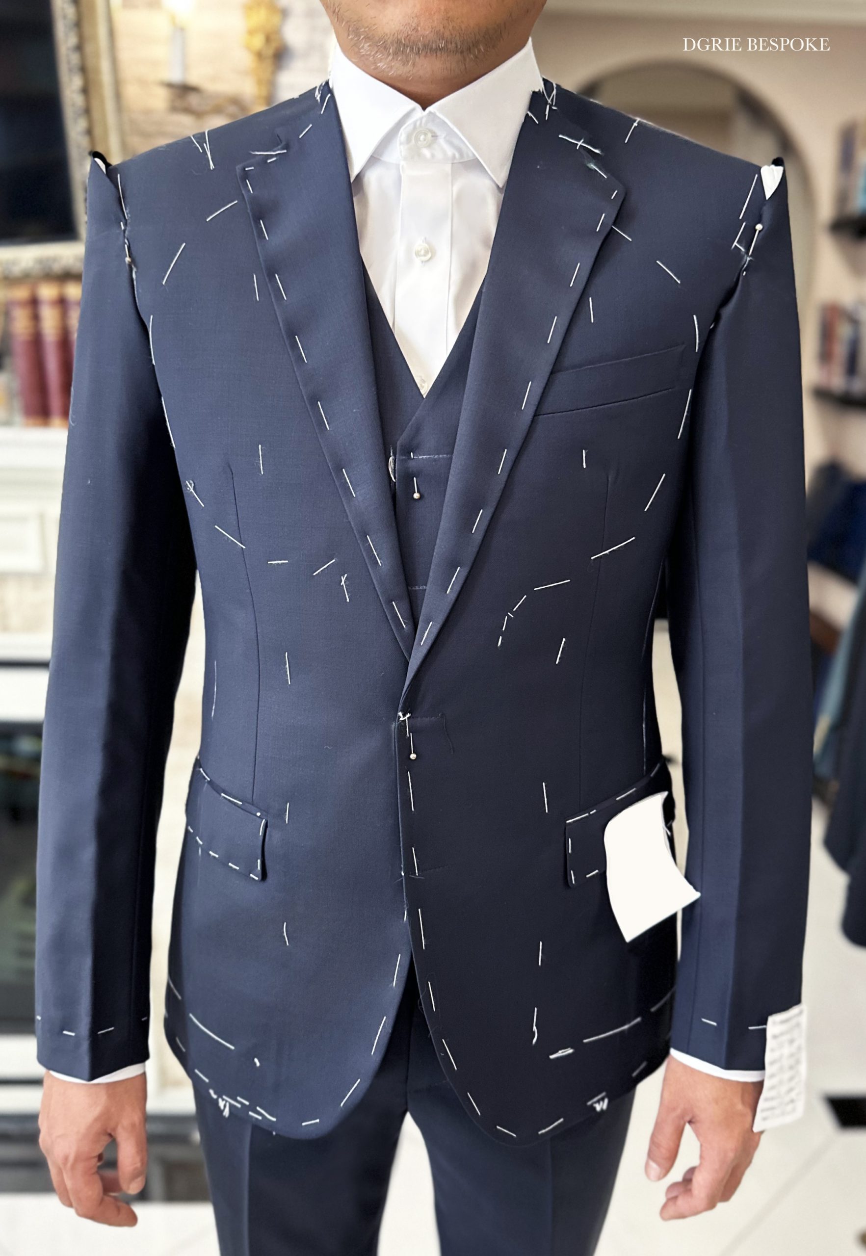 Fitting 3 Piece Navy Suits ตัดสูททางการแบบสามชิ้น