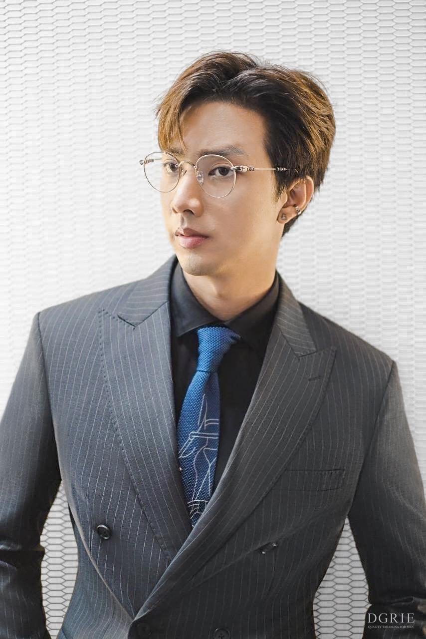 368453655_676552567841320_8876827135383906425_n DGRIE Spotlight: กรณ์ ศิริสรณ์ Dark Gray Double Breasted Suit