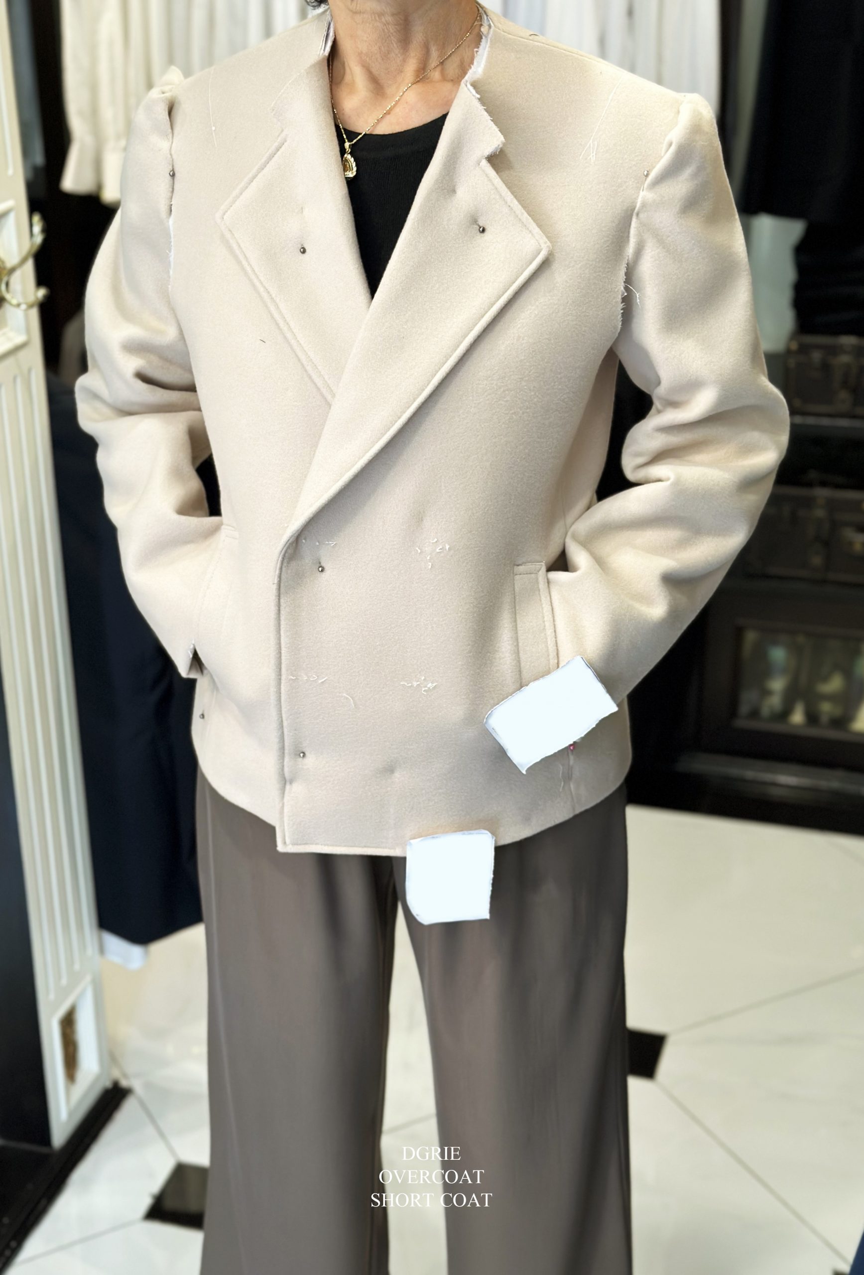 ตัดโค้ท กันหนาวสีครีม DGRIE BEIGE MINIMAL SHORT OVERCOAT