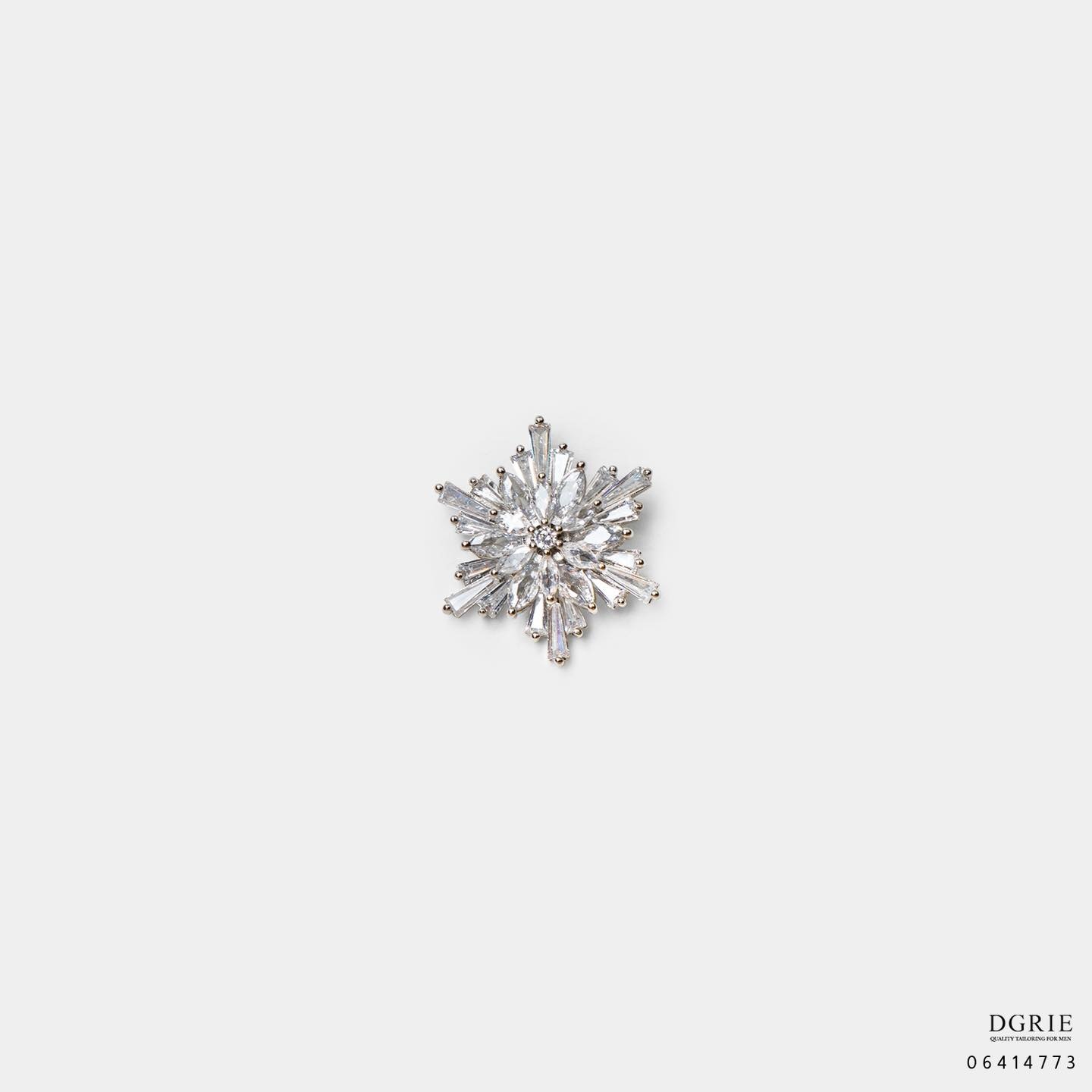 เข็มกลัดติดปกสูท เกล็ดหิมะ DGRIE Platinum Diamond Flower Snowflake Brooch