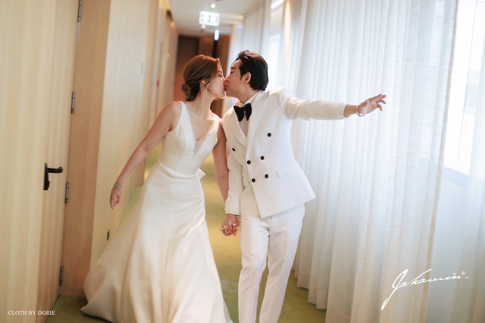 ตัดสูทแต่งงานสีขาว DGRIE White Groom suit