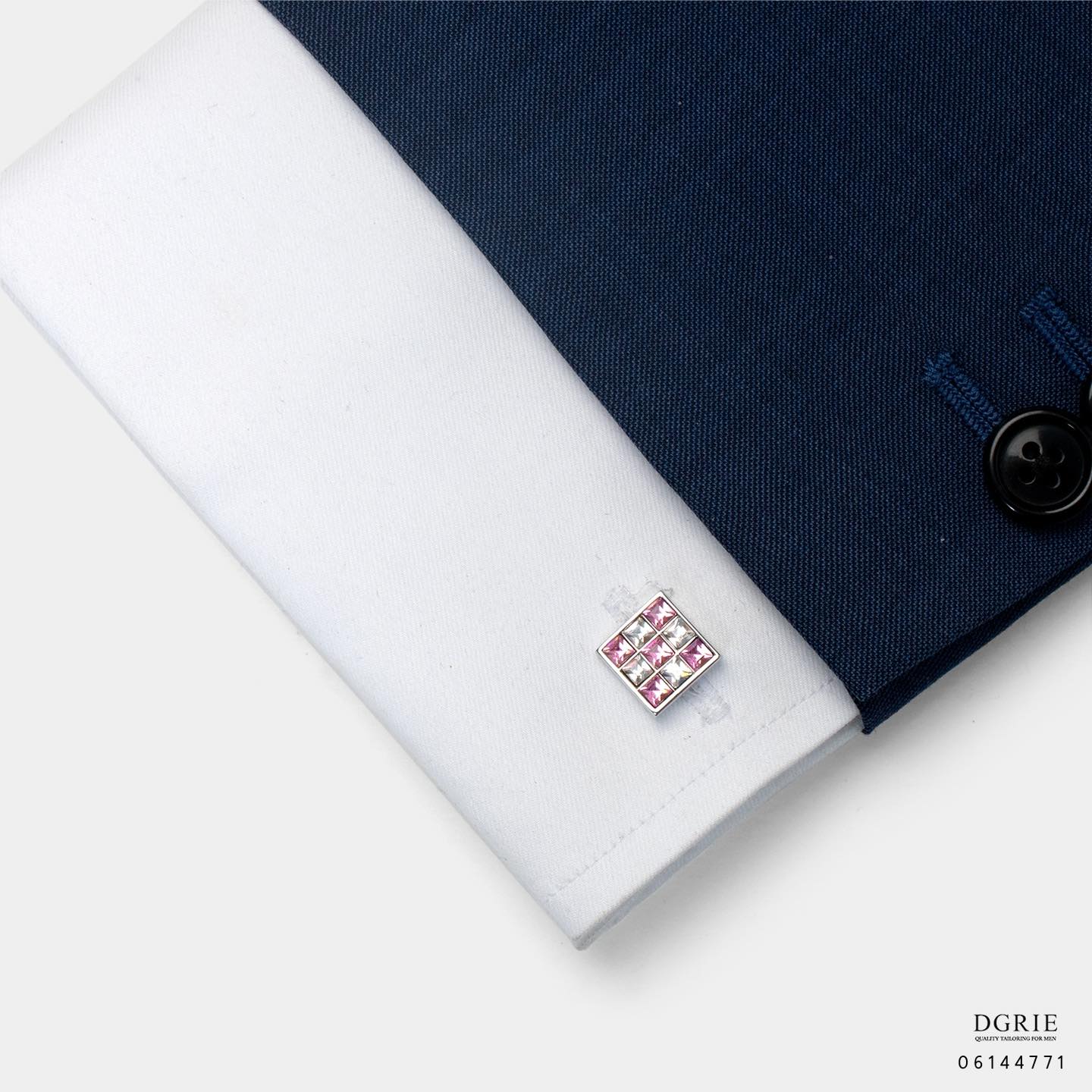 366687011_672210664942177_9076434933239127475_n คัฟลิ้งค์เพชร เสื้อเชิ้ต - Square Pink & White Crystal Cufflinks