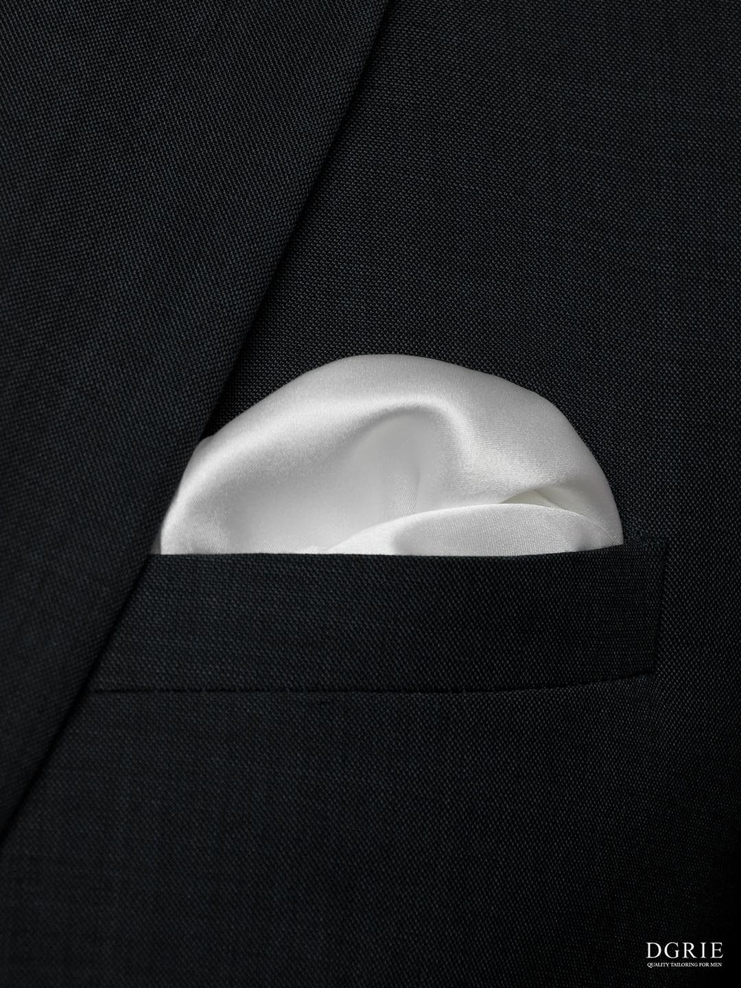 ผ้าเช็ดหน้าสีขาว White Plain Pocket square made in Italy 100% Silk
