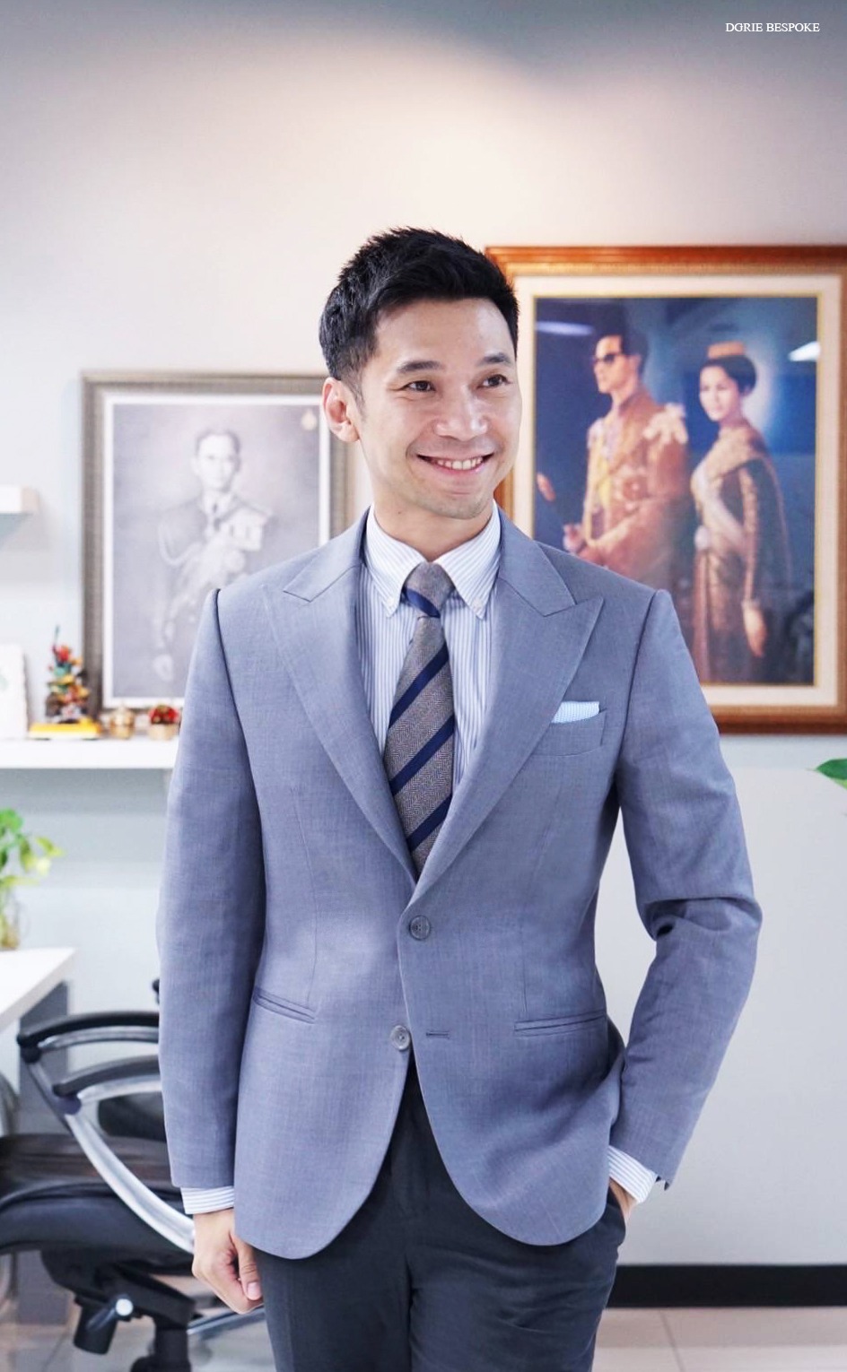 เสื้อสูทสีเทา ปกวินเทจ Classic Smart Light Grey Peak lapel