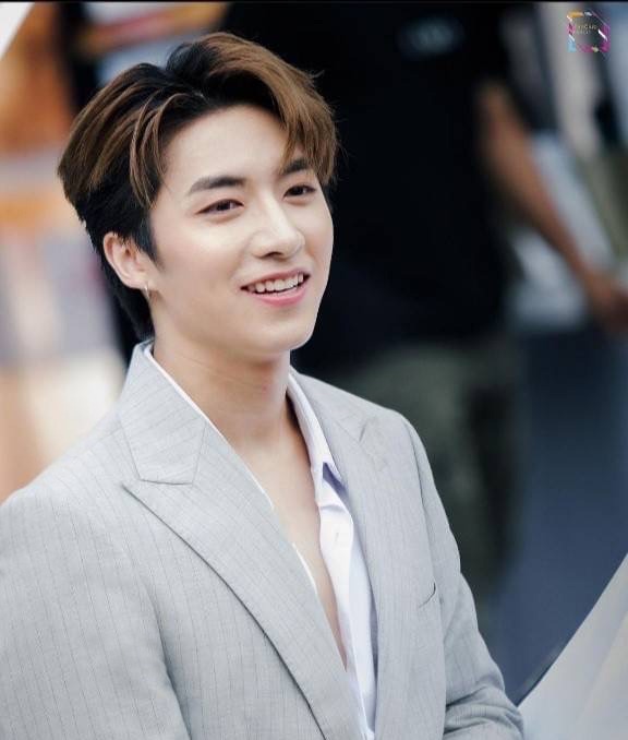 DGRIE Spotlight : จั๋ง - วิกร Light Grey Pinstripe Suit