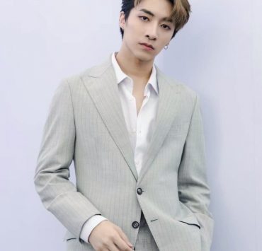 DGRIE Spotlight : จั๋ง - วิกร Light Grey Pinstripe Suit 14 DGRIE Spotlight : จั๋ง - วิกร Light Grey Pinstripe Suit