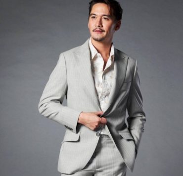 เกมรักทรยศ อนันดา ในบทบาท อธิน Light Grey Sport Stripe Suit 13 เกมรักทรยศ อนันดา ในบทบาท อธิน Light Grey Sport Stripe Suit