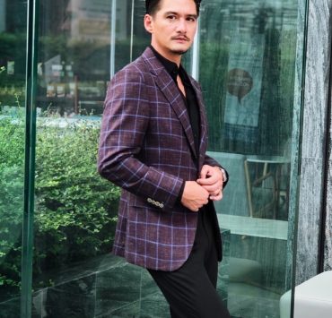 เกมรักทรยศ อนันดา ในบทบาท อธิน Red Wine Silk Jacket