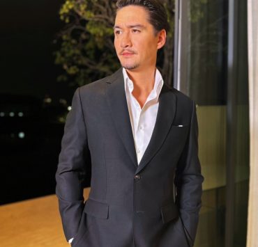 เกมรักทรยศ อนันดา ในบทบาท อธิน Super Black Suit