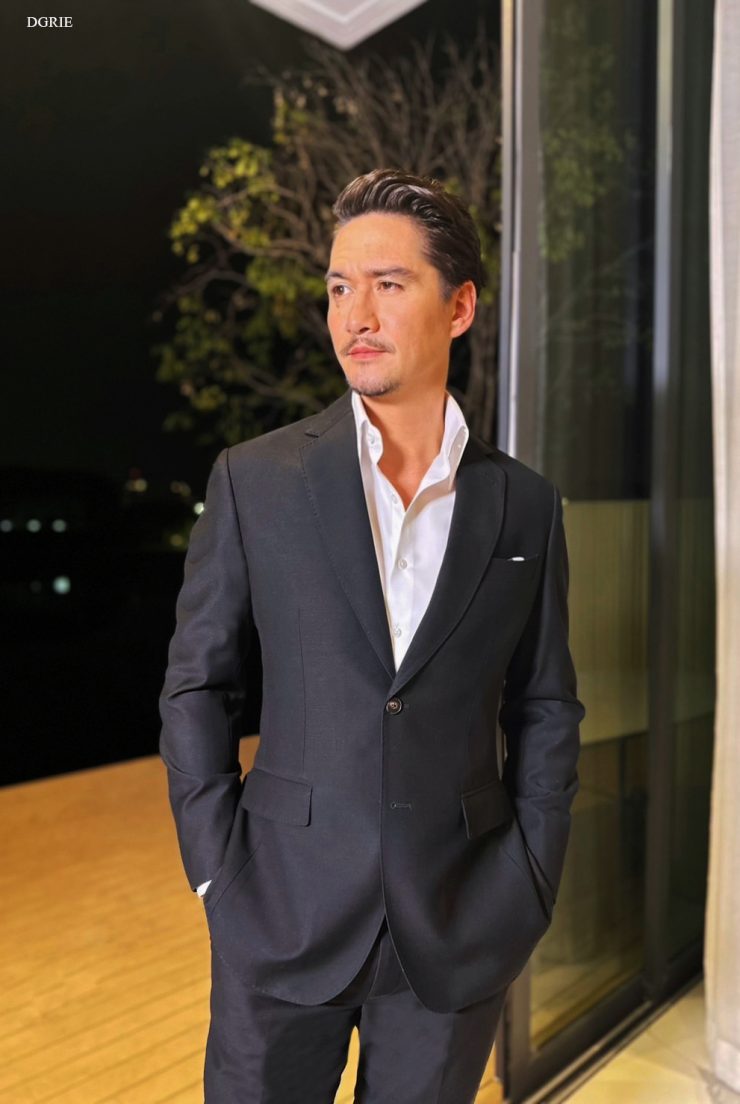 เกมรักทรยศ อนันดา ในบทบาท อธิน Super Black Suit