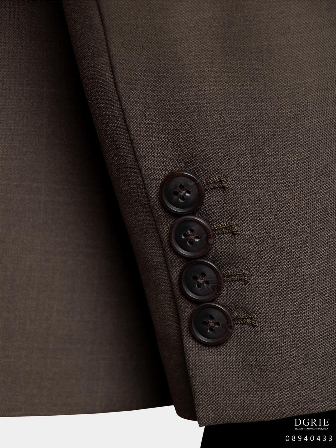 DGRIE รุ่น Play Collection Brown T/R Suits