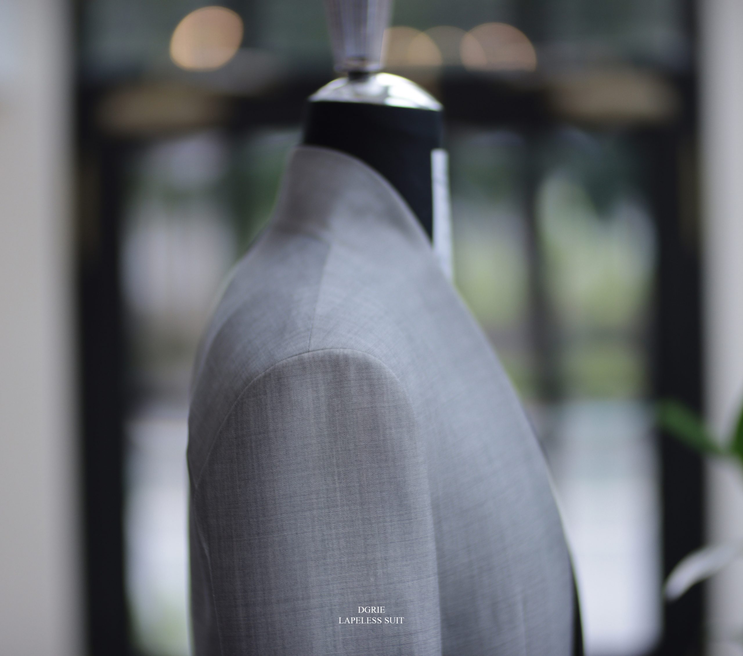 ตัดสูทสีเทา ไม่มีปก DGRIE - Silver Grey Lapeless Suit