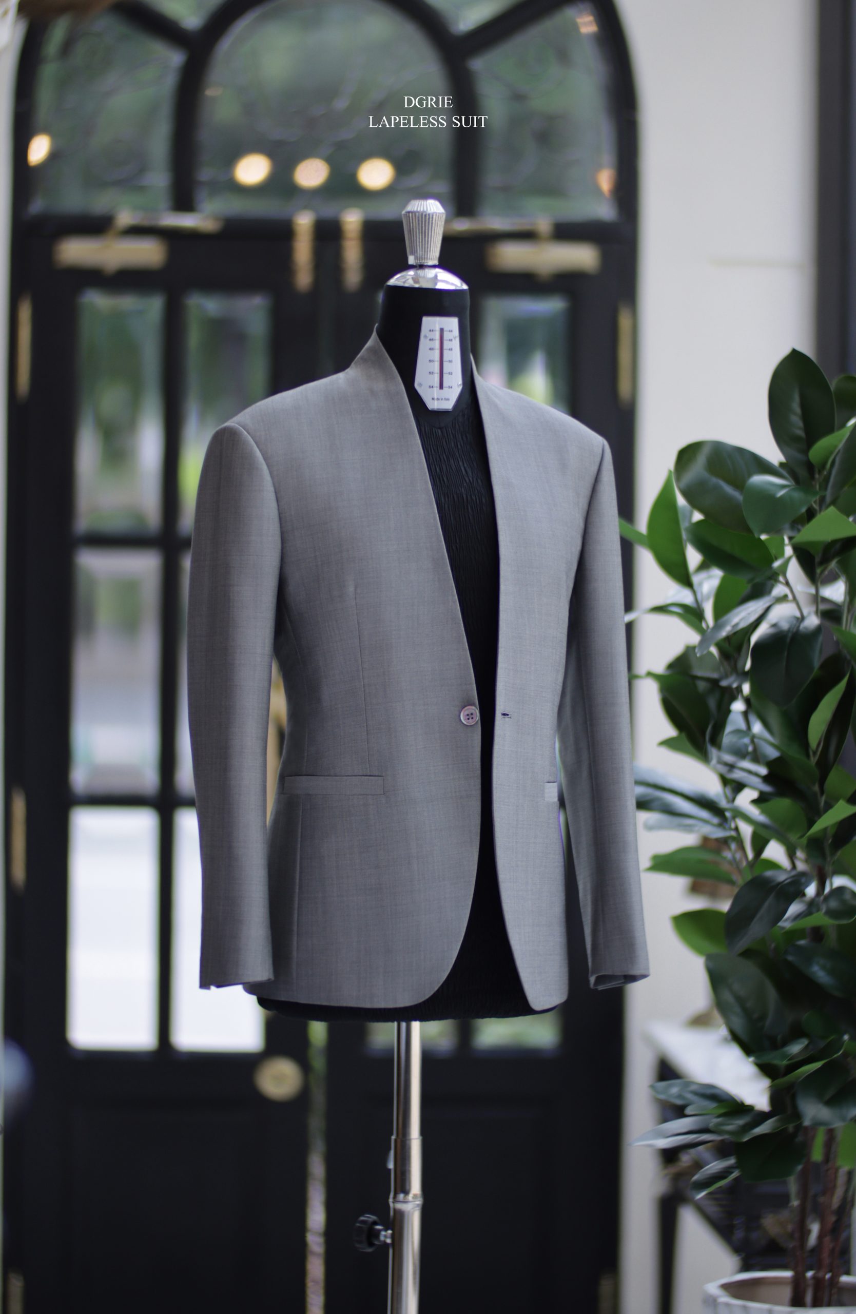 ตัดสูทสีเทา ไม่มีปก DGRIE - Silver Grey Lapeless Suit