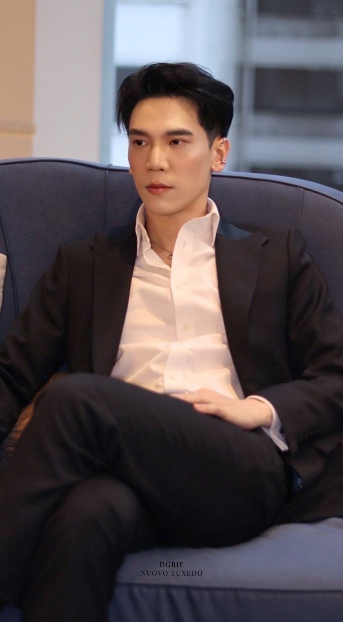 DGRIE Spotlight : กรกันต์ สุทธิโกเศศ Dormeuil Super Black Tuxedo