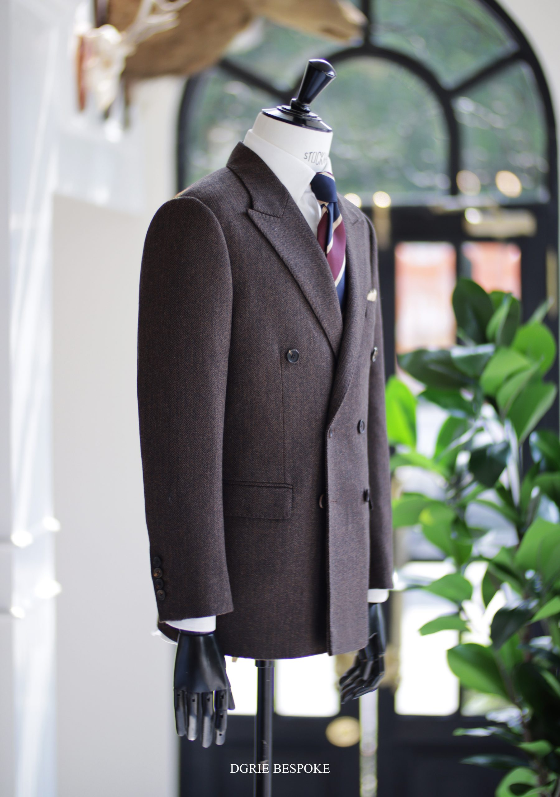 ร้านตัดสูท ตัดสูทวินเทจ Drapers OPALIS Brown Flannel Suits