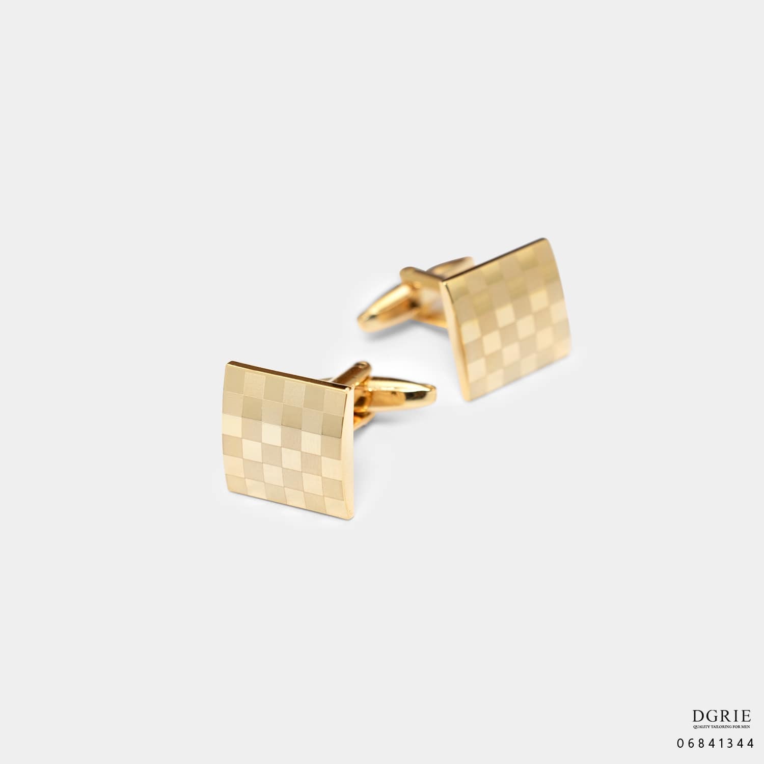 คัฟลิงค์ลายตารางหมากรุก Square Designer Cufflinks in Gold