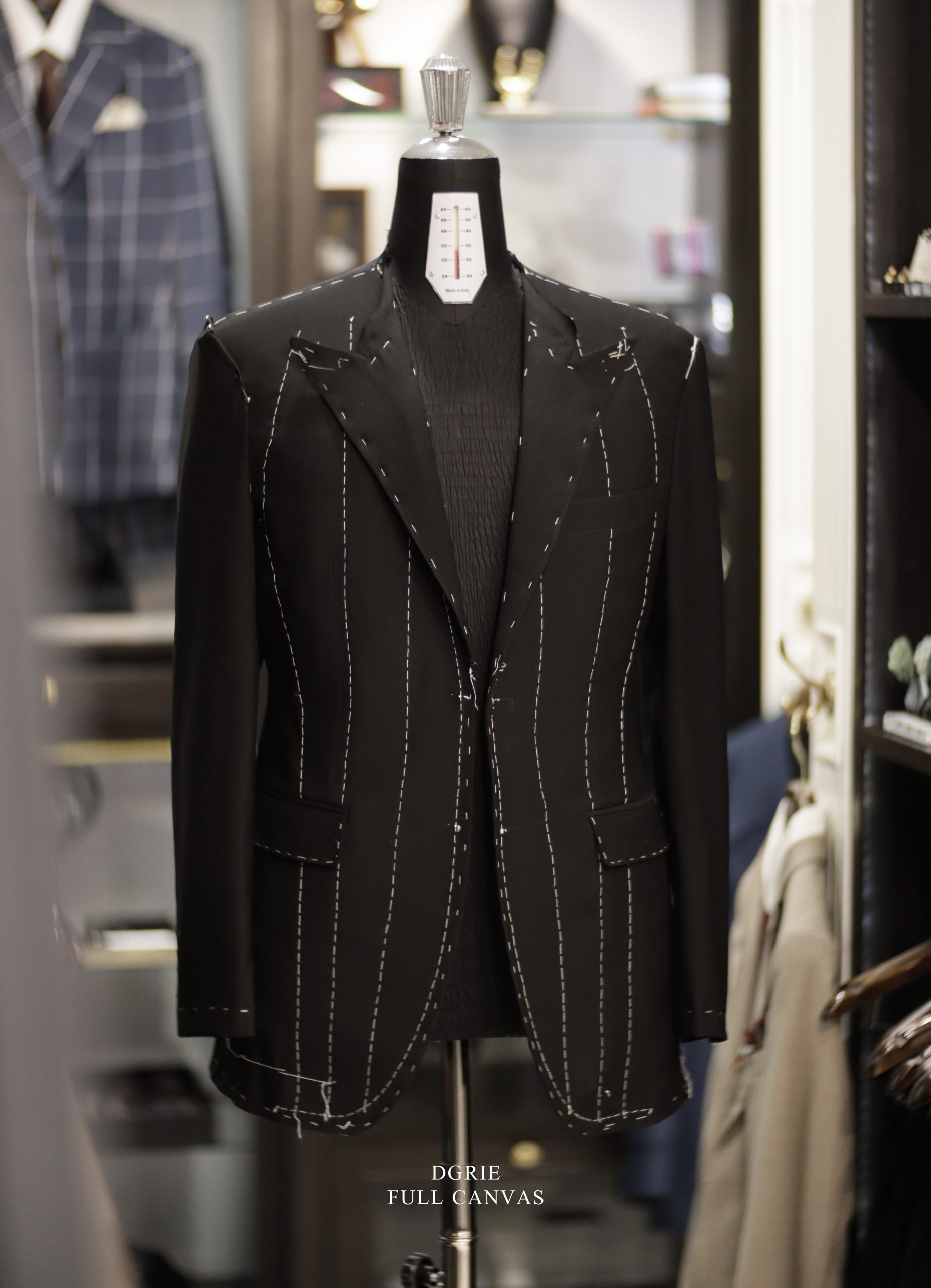 ตัดสูทหางม้า Fitting Classic Black Notch Lapel Full Canvas suit