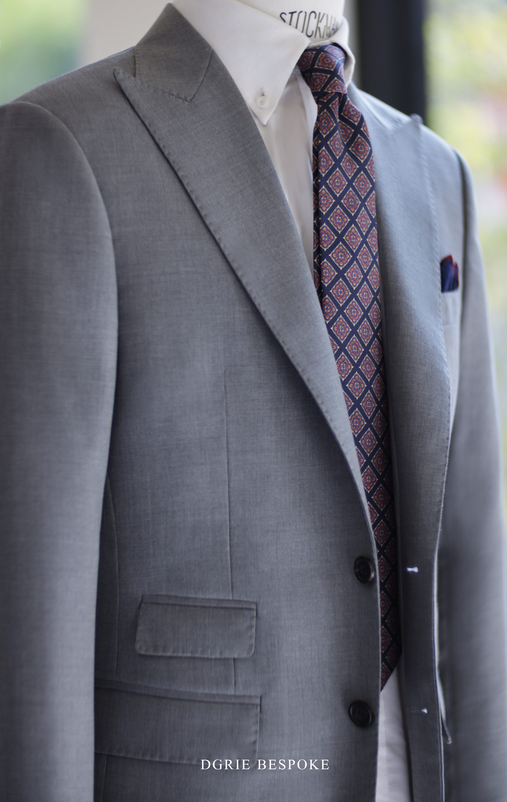 ตัดสูทสีเทาอ่อน ผ้า Loro Piana Light Grey suits