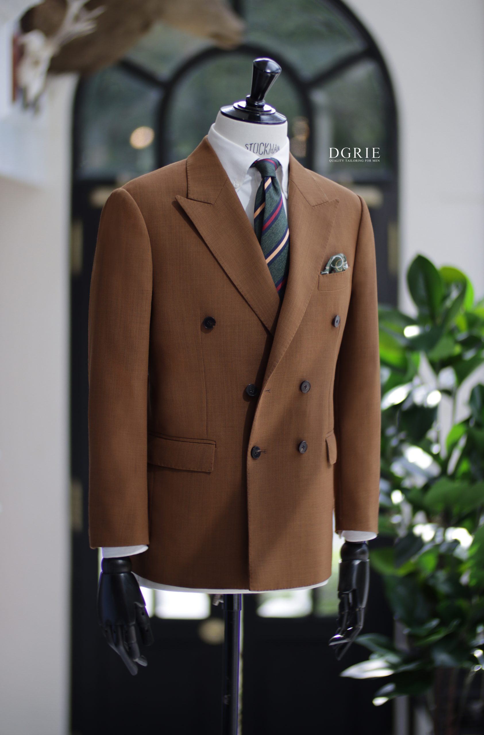 ตัดสูทสีน้ำตาล กระดุม 2 แถว DGRIE Light Brown Double Brested Suit