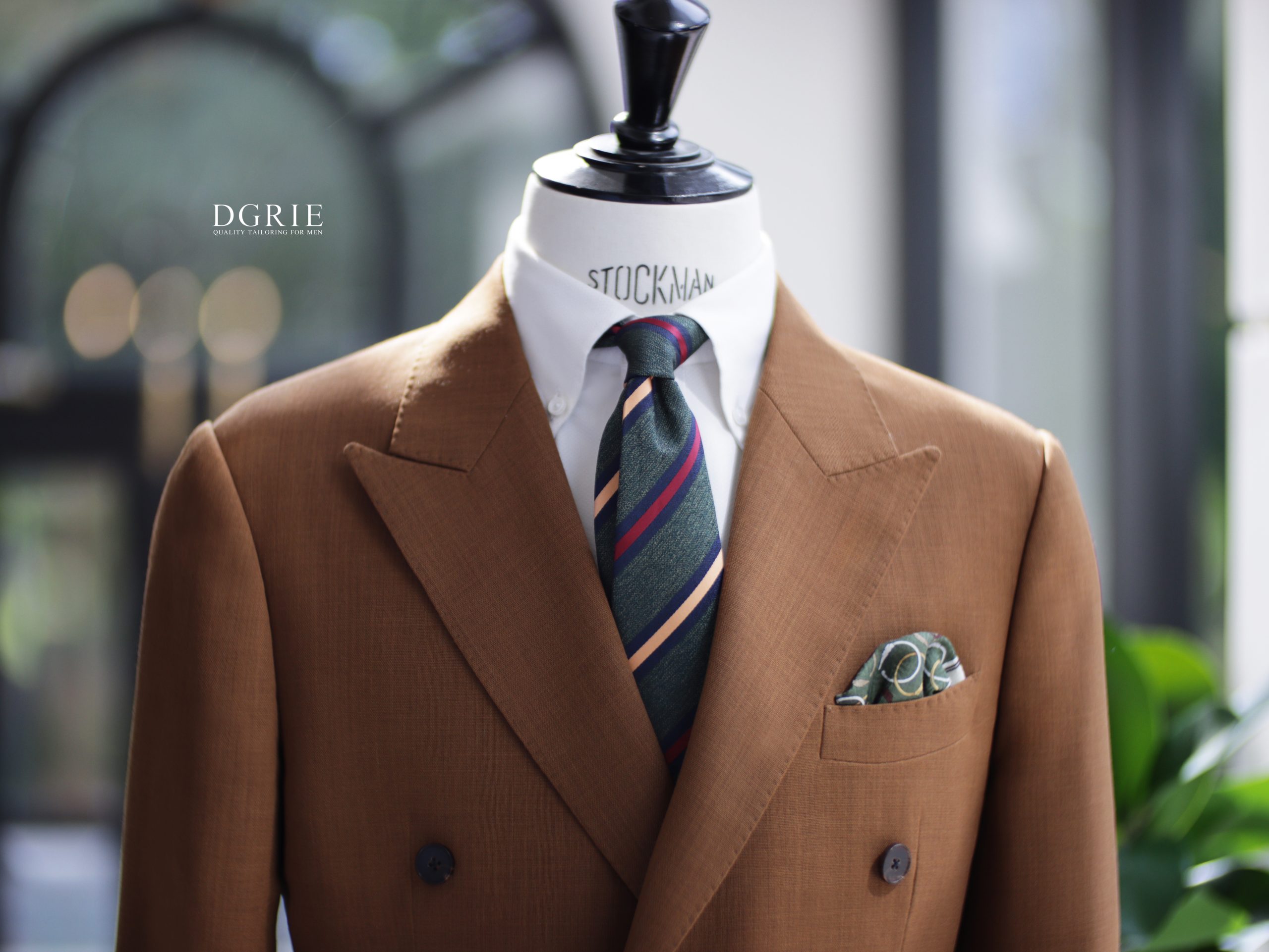ตัดสูทสีน้ำตาล กระดุม 2 แถว DGRIE Light Brown Double Brested Suit