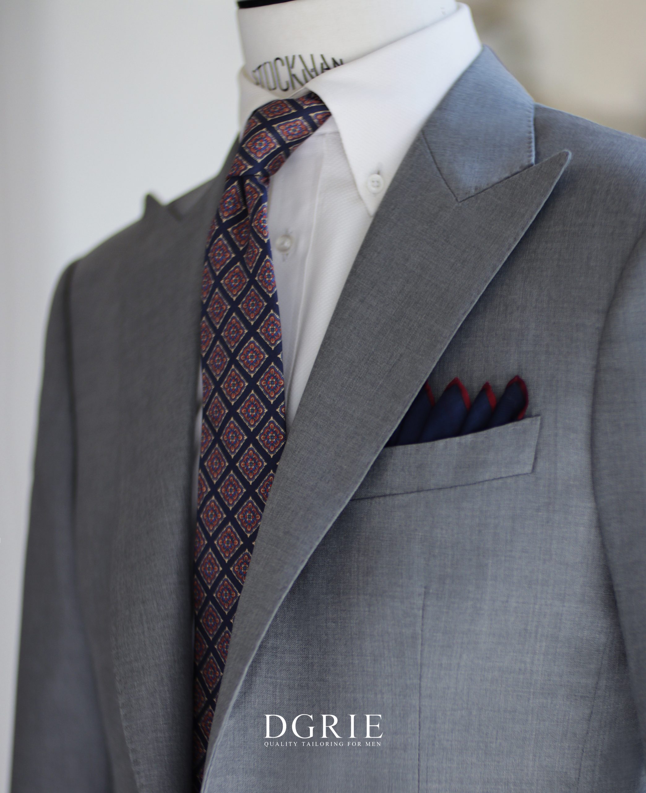 ตัดสูท DGRIE Original Light Grey Peak Lapel Suit