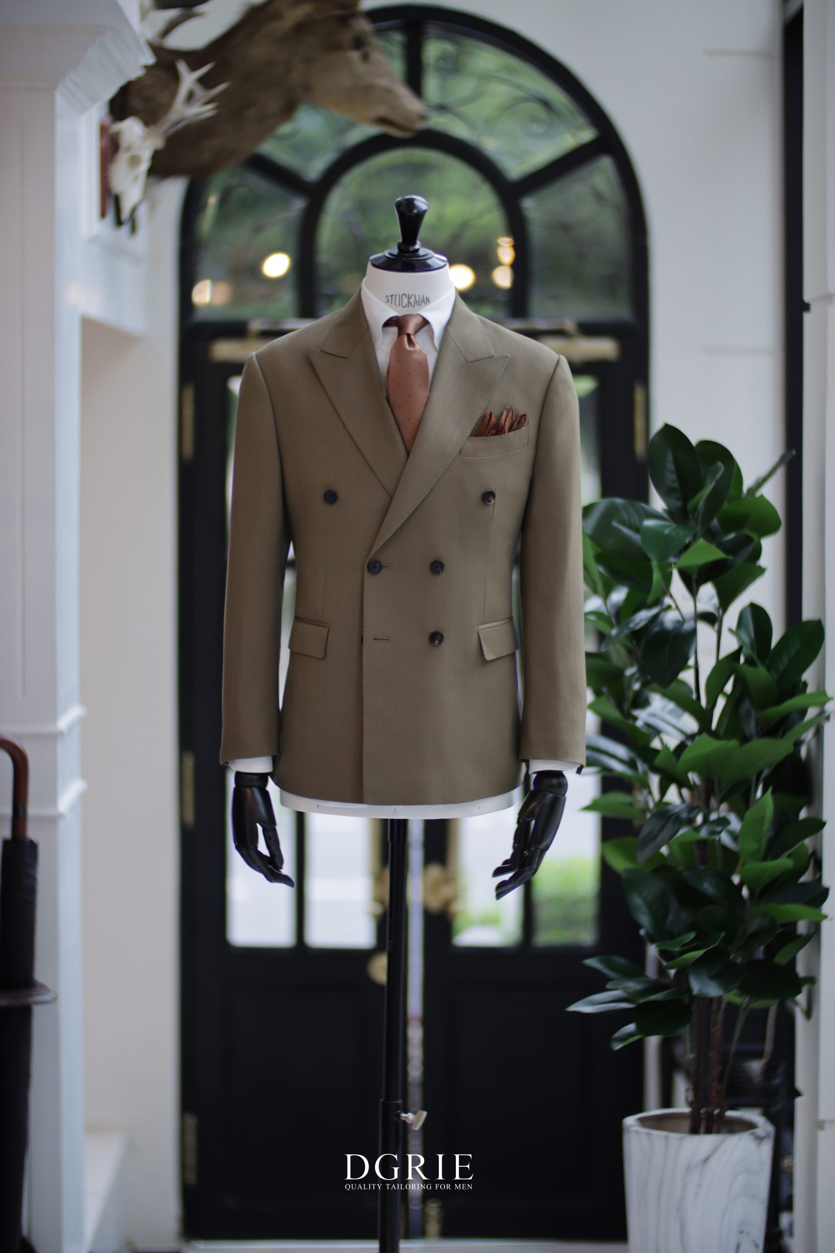 ตัดสูทผ้า DGRIE Italy Solaro Double-Breasted Suits