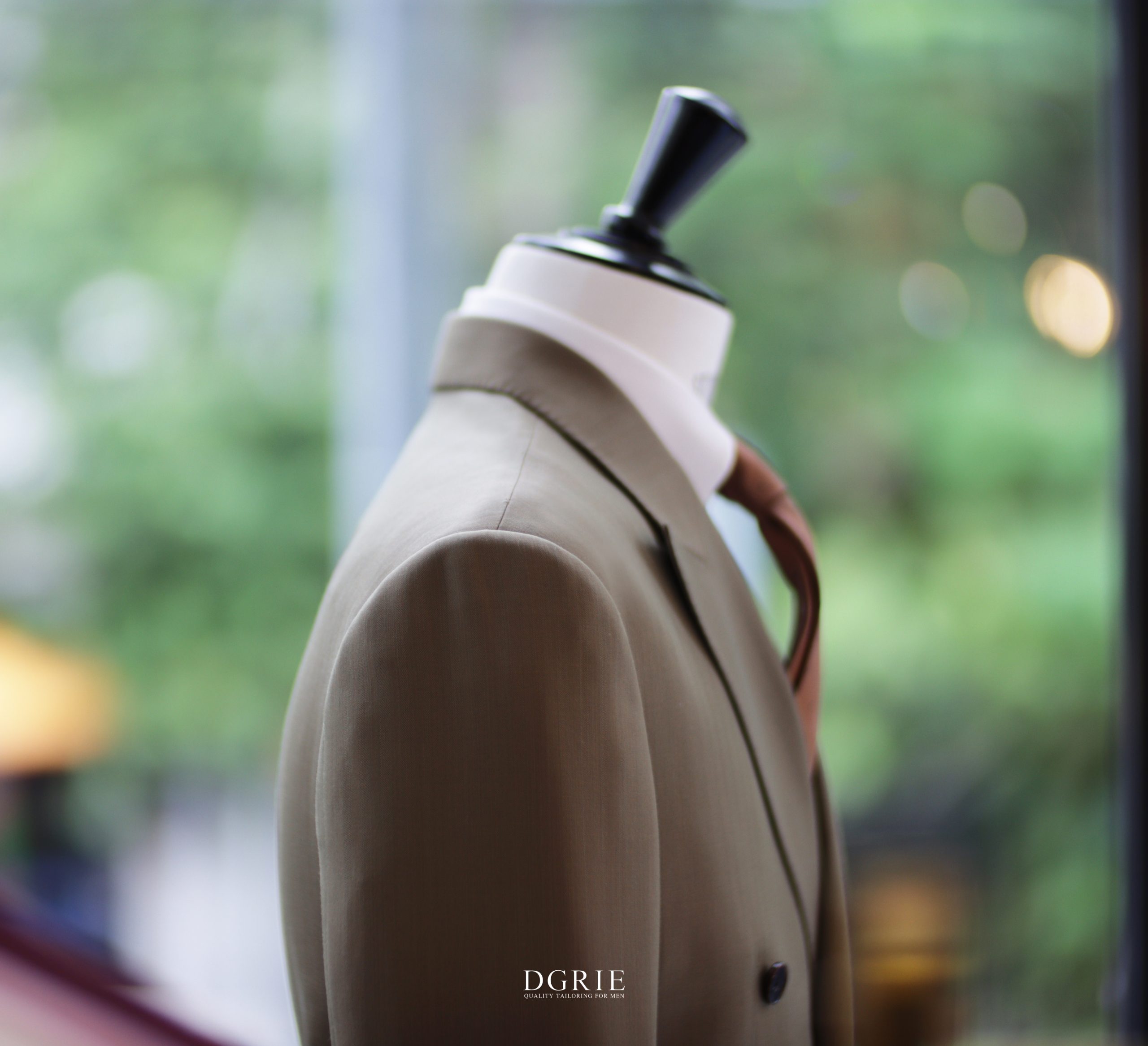 ตัดสูทผ้า DGRIE Italy Solaro Double-Breasted Suits